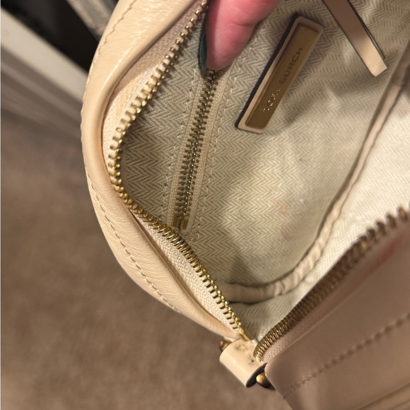 Tory Burch Kira Cream Quilted Zip Top Camera Bag. - Picture 9 of 10